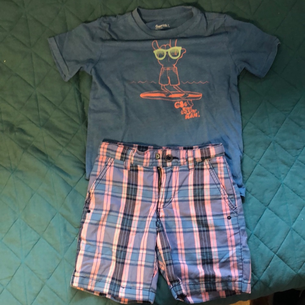 Boys Gap Outfit - T size 6/7 Blue/Pink Plaid Short